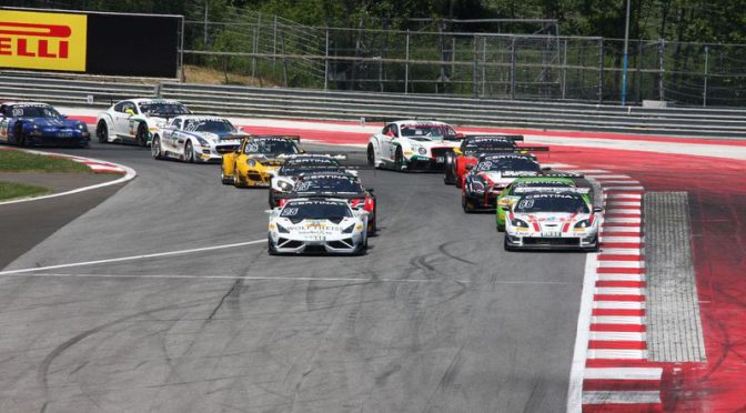 Supersportwagen starten auf dem Red Bull Ring